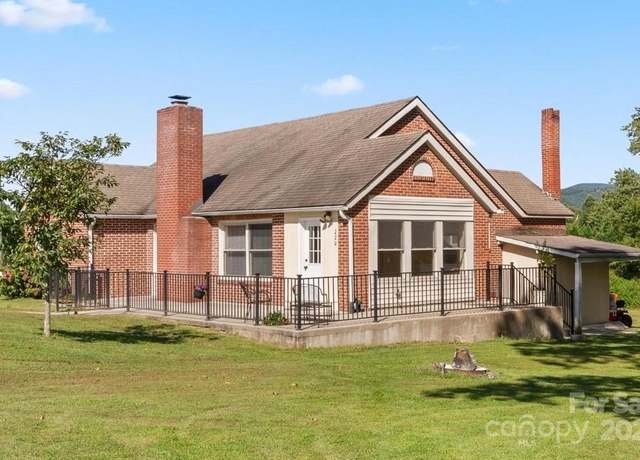 Property at 220 Laycock Rd, Hendersonville, NC 28792, 3 beds, 2 baths