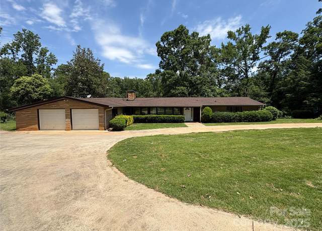 Property at 223 W Forest Dr, Greenwood, SC 29646, 3 beds, 2.5 baths