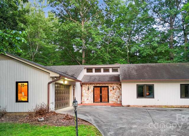 Property at 1700 Abbottsford Dr, Kernersville, NC 27284, 3 beds, 2 baths