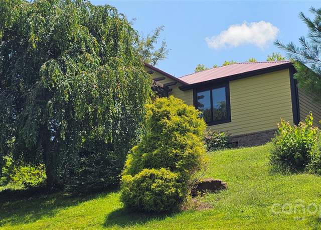 Property at 5 N Valley Dr, Weaverville, NC 28787, 3 beds, 3.5 baths