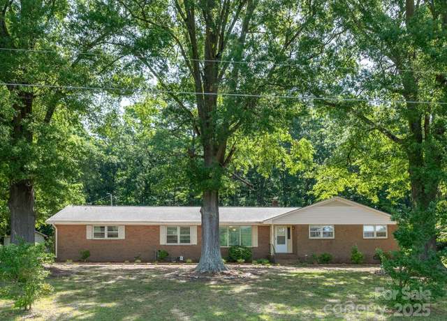 Property at 160 Eagle Dr, Salisbury, NC 28144, 3 beds, 2 baths