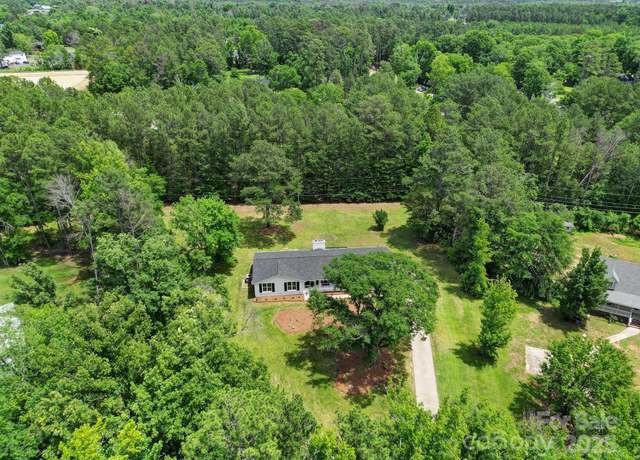 Property at 263 Fairway Cir, Rock Hill, SC 29730, 3 beds, 2 baths