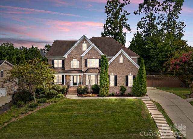 Property at 10015 Legolas Ln, Charlotte, NC 28269, 7 beds, 5 baths