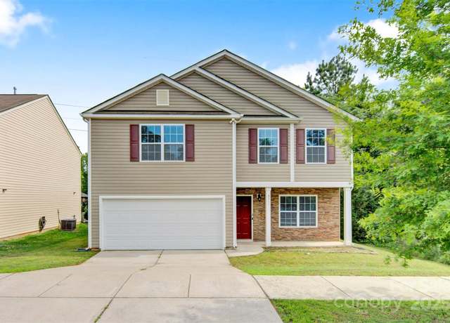 Property at 5311 Oakdale Ridge Rd, Charlotte, NC 28216, 4 beds, 2.5 baths