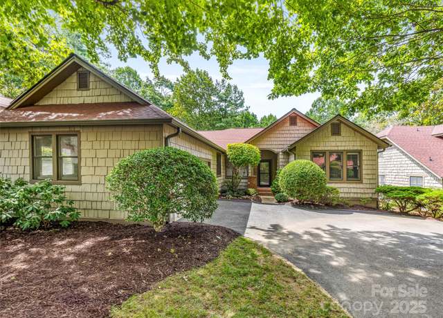 Property at 14 Lacoste Dr, Hendersonville, NC 28739, 2 beds, 2.5 baths