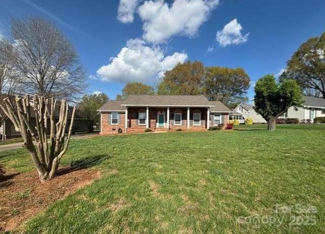 Property at 3660 9th Street Dr NE, Hickory, NC 28601, 3 beds, 2 baths