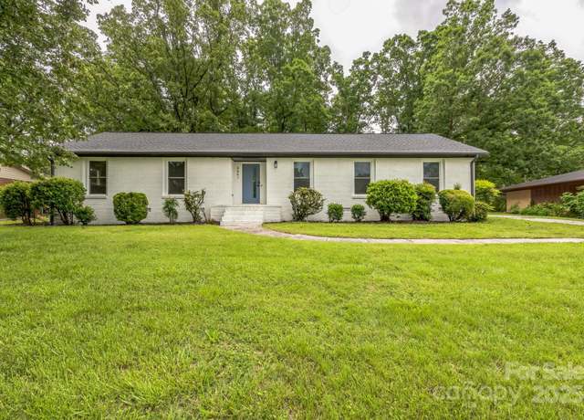 Property at 6641 Pawnee Dr, Charlotte, NC 28214, 3 beds, 2 baths