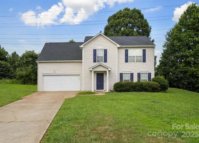Property at 6403 Wedron Ct, Charlotte, NC 28216, 3 beds, 2.5 baths