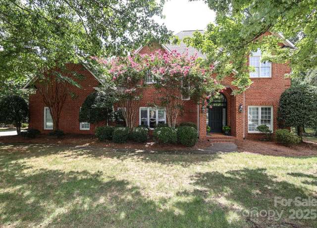 Property at 10840 Congressional Club Dr, Charlotte, NC 28277, 4 beds, 3.5 baths