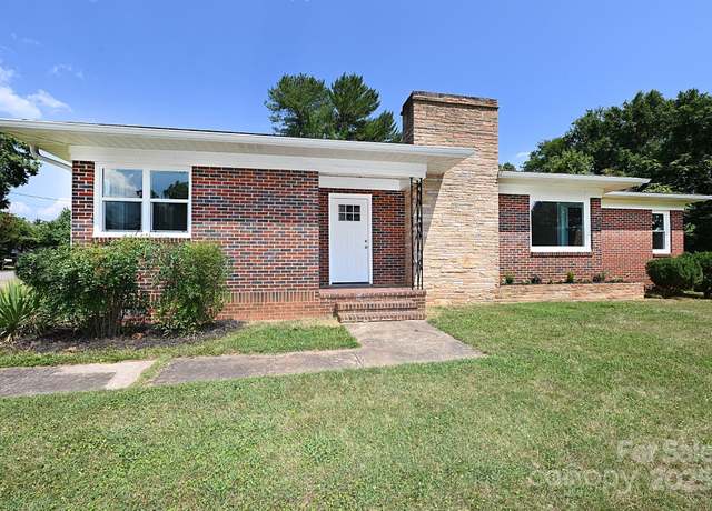 Property at 737 8th St SW, Hickory, NC 28602, 4 beds, 2 baths