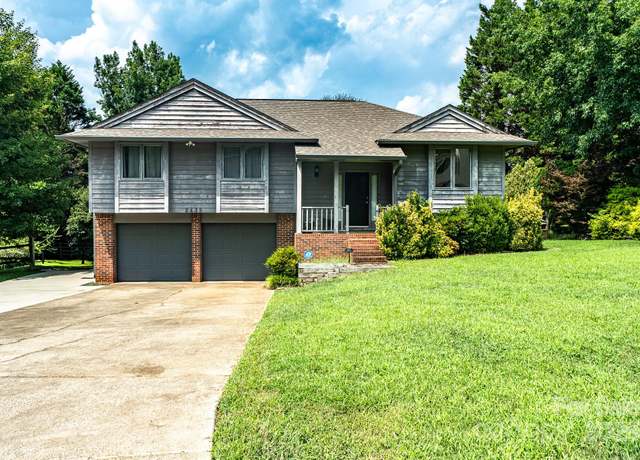 Property at 2439 36th Ave NE, Hickory, NC 28601, 3 beds, 2 baths