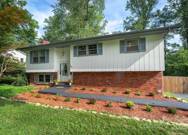 Property at 402 Comet Dr, Hendersonville, NC 28791, 3 beds, 2 baths