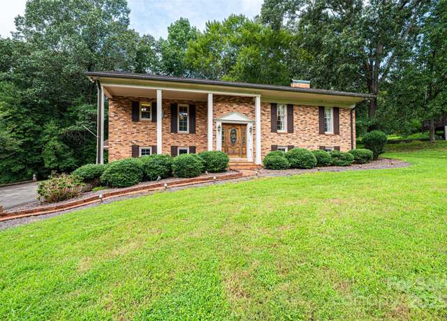 Property at 5495 Valley Run St, Hickory, NC 28601, 2 beds, 3 baths