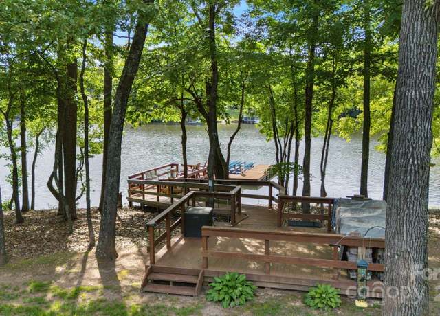 Property at 408 Emerald Bay Dr, Salisbury, NC 28146, 3 beds, 2.5 baths
