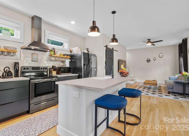Property at 109 Thurland Ave, Asheville, NC 28803, 2 beds, 2.5 baths