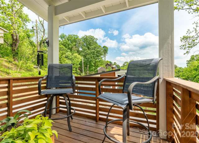 Property at 109 Thurland Ave, Asheville, NC 28803, 2 beds, 2.5 baths