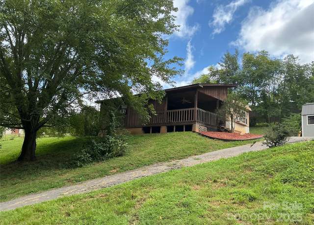 Property at 32 W Skyland Cir, Asheville, NC 28804, 3 beds, 1 bath