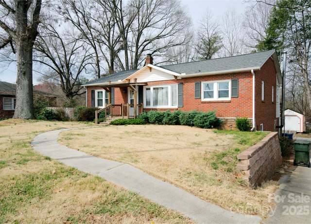 Property at 3039 N Center St Unit 10/C, Hickory, NC 28601, 3 beds, 2 baths