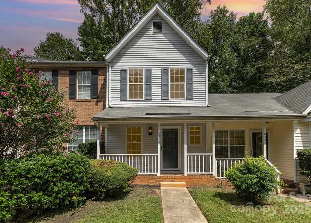 Property at 6319 Windsor Gate Ln, Charlotte, NC 28215, 2 beds, 2.5 baths