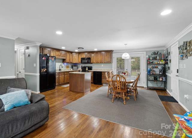 Property at 2200 Peninsula Ave, Shelby, NC 28150, 4 beds, 3 baths
