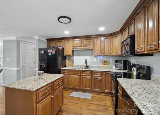 Property at 2200 Peninsula Ave, Shelby, NC 28150, 4 beds, 3 baths