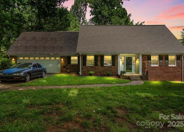Property at 2701 Castes Dr, Pfafftown, NC 27040, 4 beds, 3 baths
