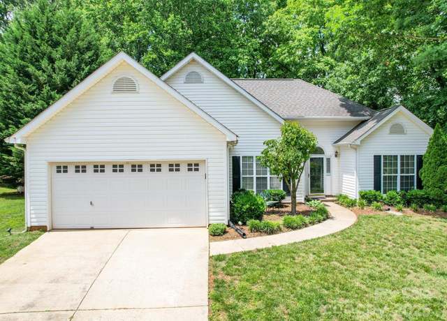Property at 8623 Cedar Hollow Ln, Huntersville, NC 28078, 3 beds, 2 baths