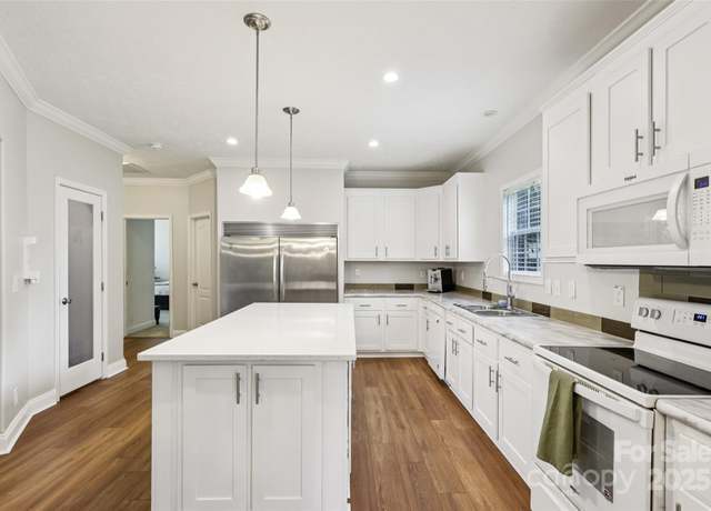 Property at 1593 Bloomfield Rd, Rock Hill, SC 29732, 3 beds, 2 baths