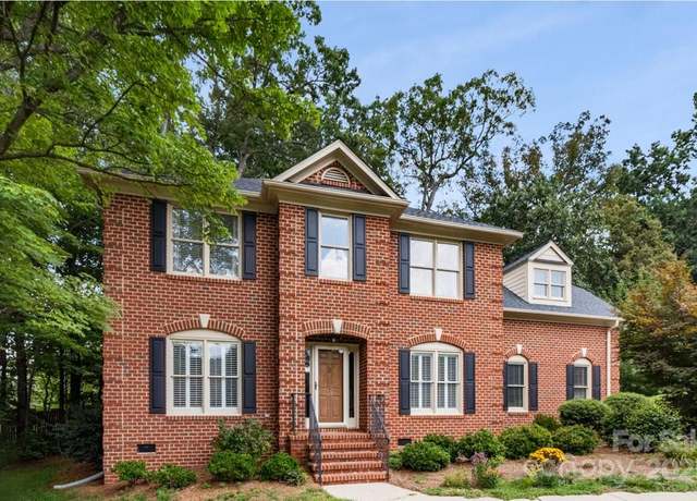 Property at 12 Westridge Ct, Greensboro, NC 27410, 3 beds, 2.5 baths