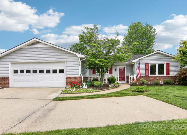 Property at 208 Dartcrest Dr, Hendersonville, NC 28792, 3 beds, 2 baths
