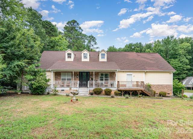 Property at 306 Nance Rd, Charlotte, NC 28214, 8 beds, 5.5 baths