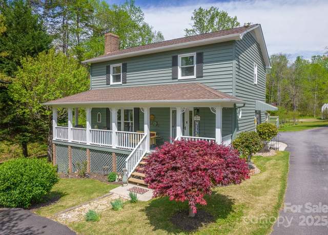Property at 1009 Catawba Valley Blvd SE, Hickory, NC 28602, 3 beds, 2.5 baths