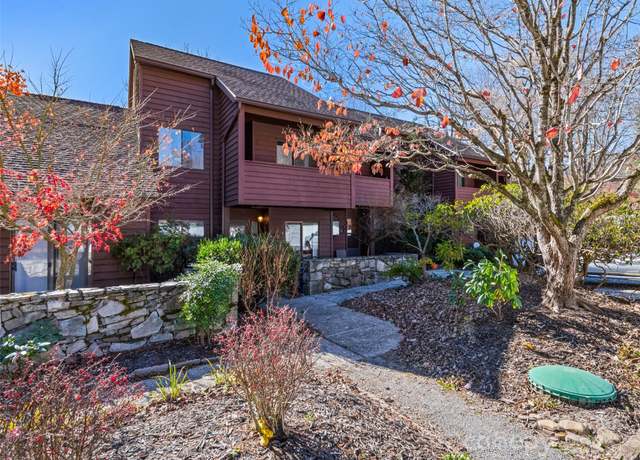 Property at 40 Meadows Ln, Maggie Valley, NC 28751, 3 beds, 2.5 baths