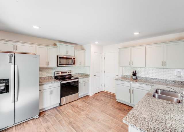 Property at 7205 Finnigan Rd, Charlotte, NC 28215, 3 beds, 2.5 baths