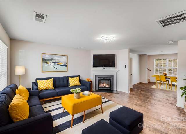 Property at 7205 Finnigan Rd, Charlotte, NC 28215, 3 beds, 2.5 baths