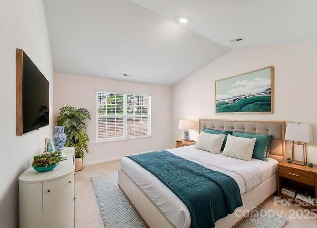 Property at 7205 Finnigan Rd, Charlotte, NC 28215, 3 beds, 2.5 baths