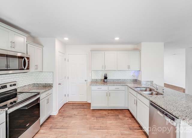 Property at 7205 Finnigan Rd, Charlotte, NC 28215, 3 beds, 2.5 baths