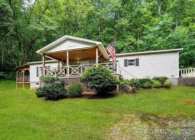 Property at 125 Stargazer Ln, Tuckasegee, NC 28783, 2 beds, 2 baths