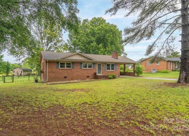 Property at 166 Stephanie Dr, Lexington, NC 27295, 3 beds, 1.5 baths