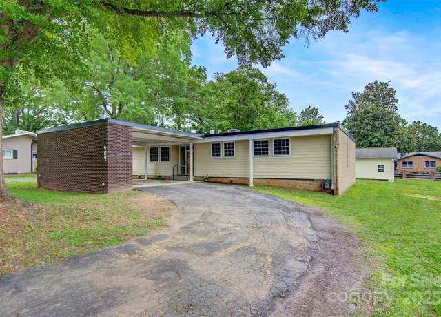 Property at 467 16th Ave NW, Hickory, NC 28601, 3 beds, 2 baths