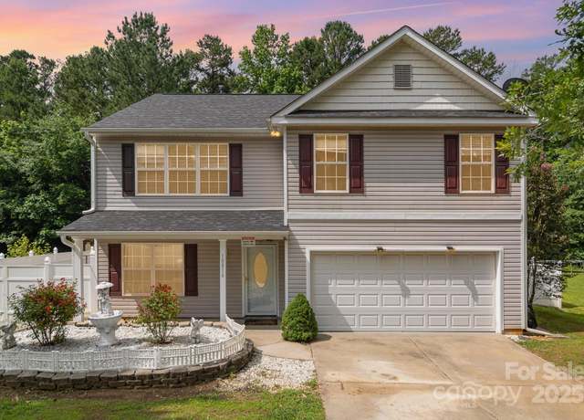 Property at 10816 Pointer Ridge Dr, Charlotte, NC 28214, 5 beds, 3 baths