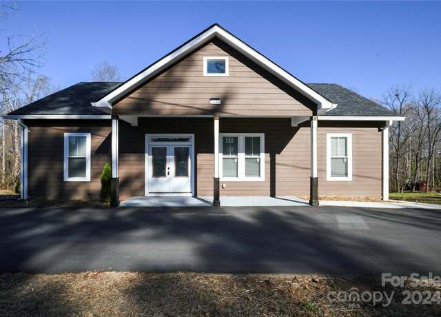 Property at 2162 Watson Rd, Lenoir, NC 28645, 3 beds, 2.5 baths