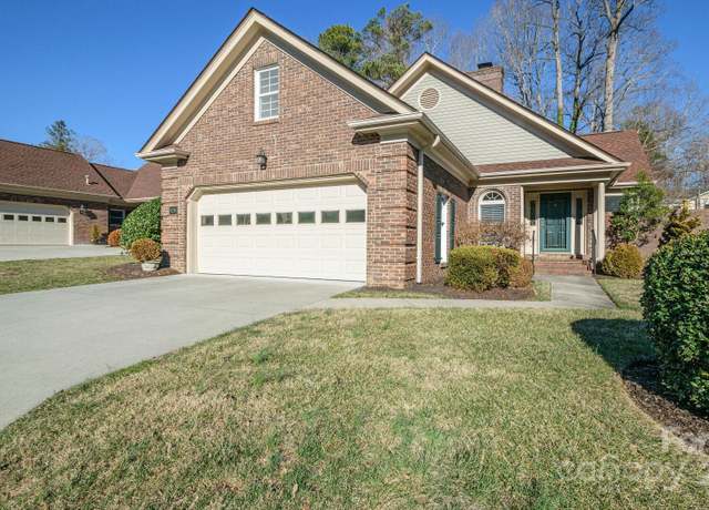 Property at 128 Glenbrook Dr, Hendersonville, NC 28739, 2 beds, 3 baths