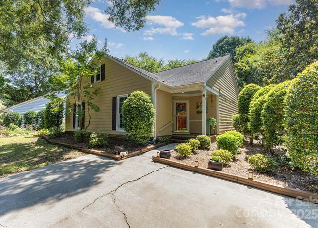 Property at 2605 Hillmont Dr, Charlotte, NC 28226, 3 beds, 2 baths