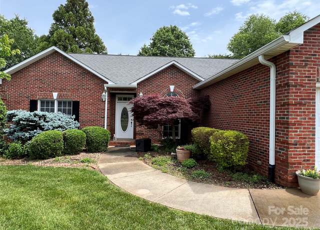 Property at 2225 Water Oak Ln, Gastonia, NC 28056, 3 beds, 2.5 baths