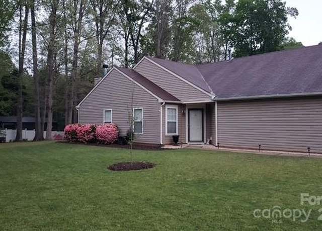 Property at 1909 Leesburg Dr, Clover, SC 29710, 3 beds, 2 baths
