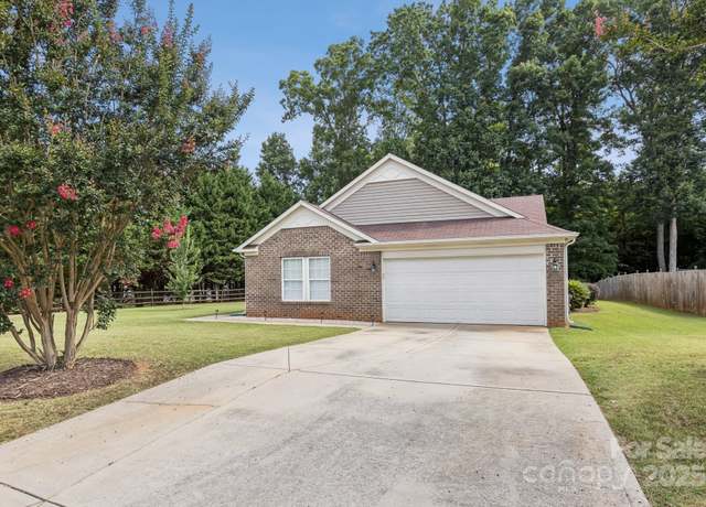 Property at 1909 Leesburg Dr, Clover, SC 29710, 3 beds, 2 baths