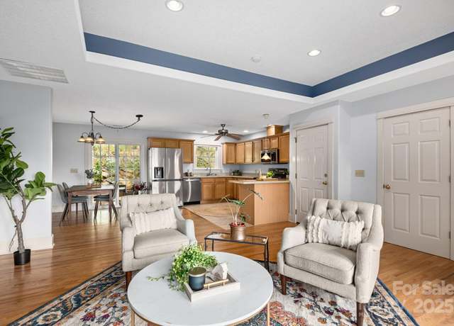 Property at 21 Kahluas Way, Fairview, NC 28730, 3 beds, 2 baths