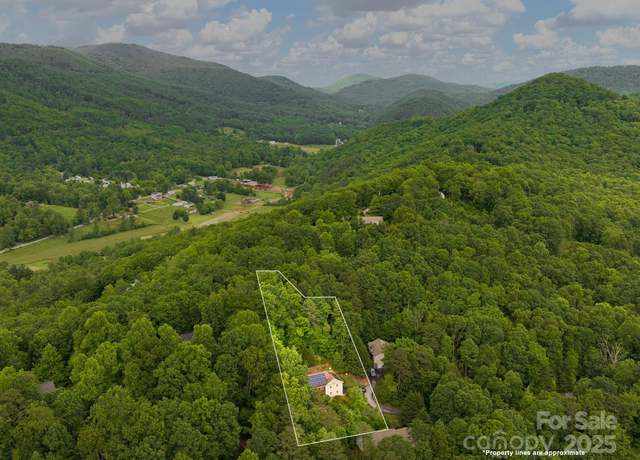 Property at 21 Kahluas Way, Fairview, NC 28730, 3 beds, 2 baths