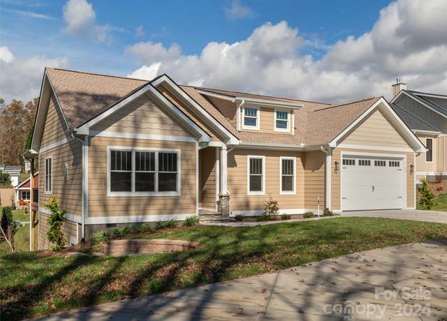 Property at 54 Olde Oak Ln, Hendersonville, NC 28792, 3 beds, 2 baths